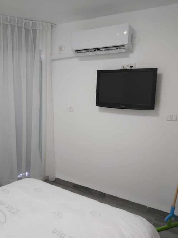 Rina Vacation Apartment Тиверіада Екстер'єр фото