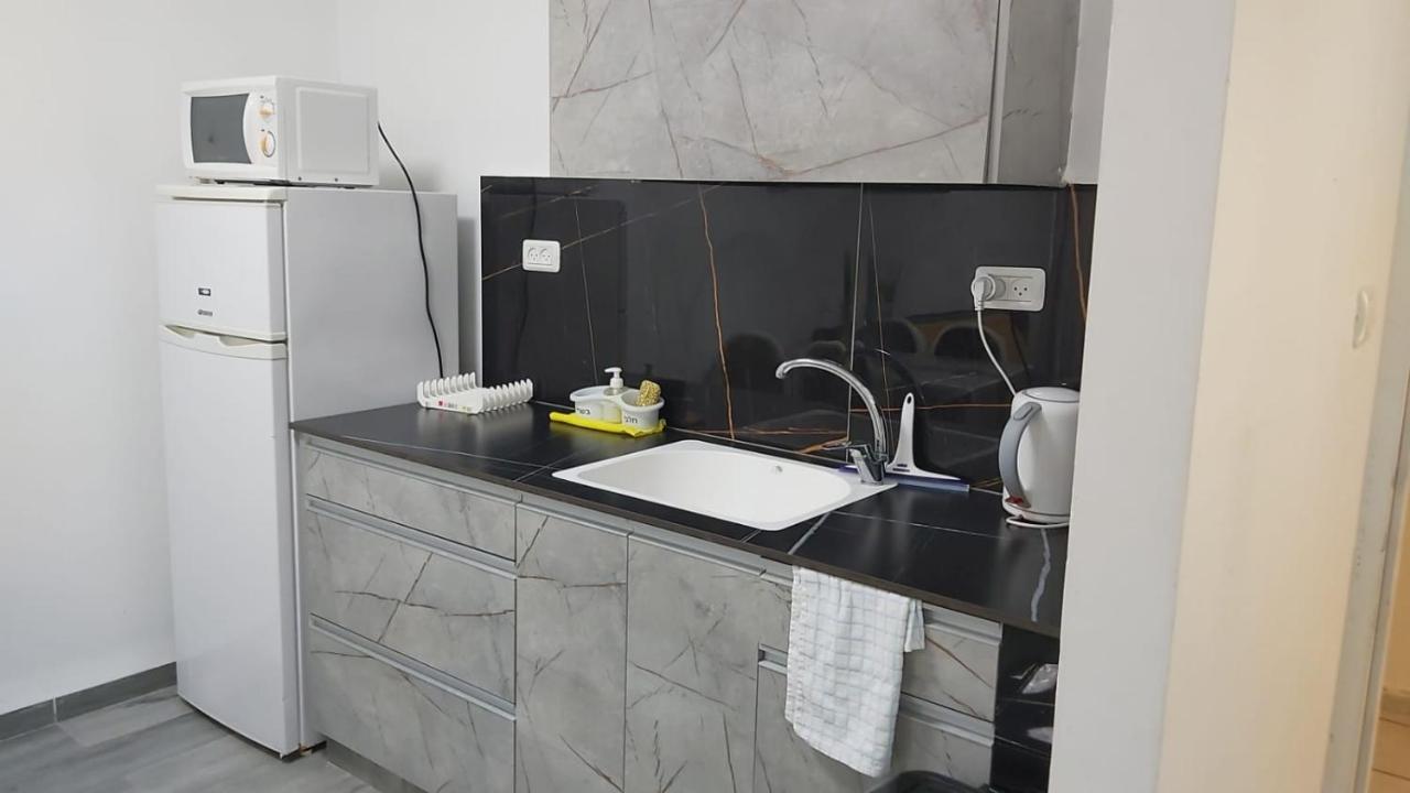 Rina Vacation Apartment Тиверіада Екстер'єр фото